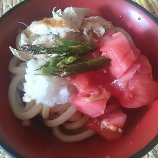 トマトとアスパラガスでサラダうどん